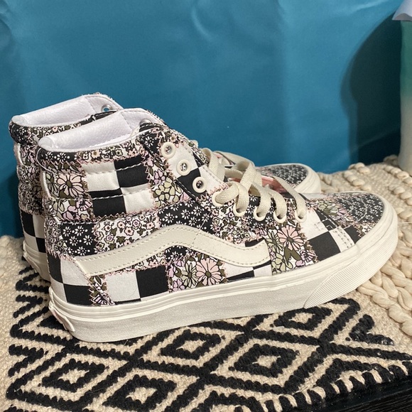 NWT Hi-Top Floral Vans - Picture 4 of 4